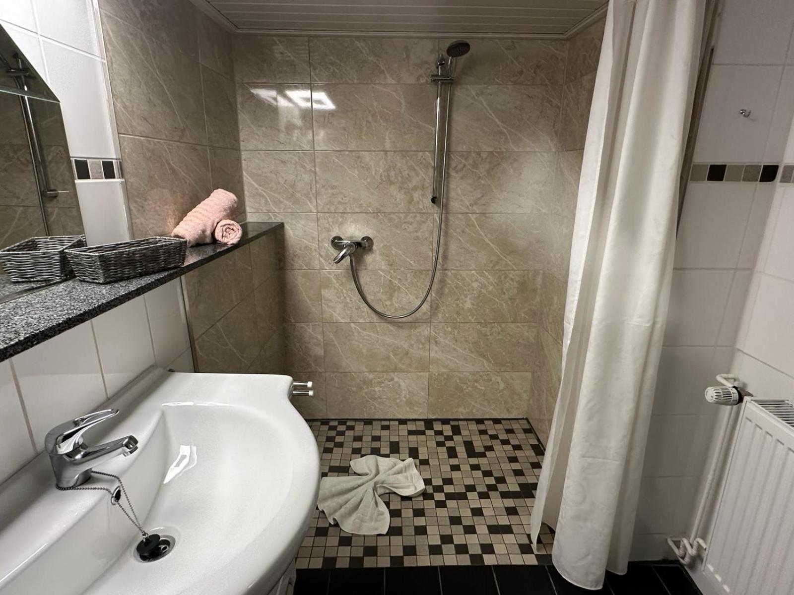 Christels Ferienwohnung 1 In Thale Mit Sonnenterrasse Und Grill Екстериор снимка